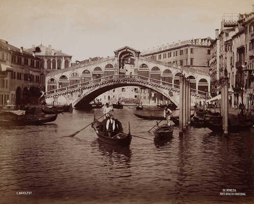 Подарочный фотоальбом с видами городов Италии. [Конец XIX - нач. XX вв.]